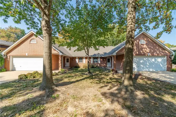 2580 & 2582 E Kantz Drive, Fayetteville, AR 72703