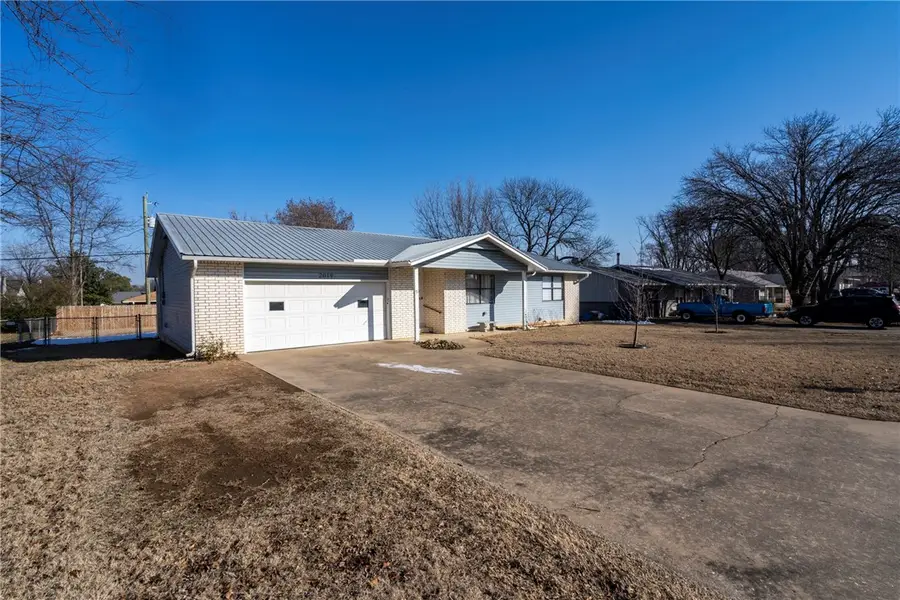 2019 W Tulsa Street, Siloam Springs, AR 72761 - #2