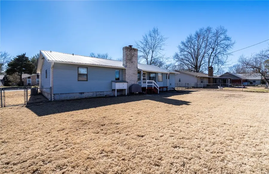 2019 W Tulsa Street, Siloam Springs, AR 72761 - #3
