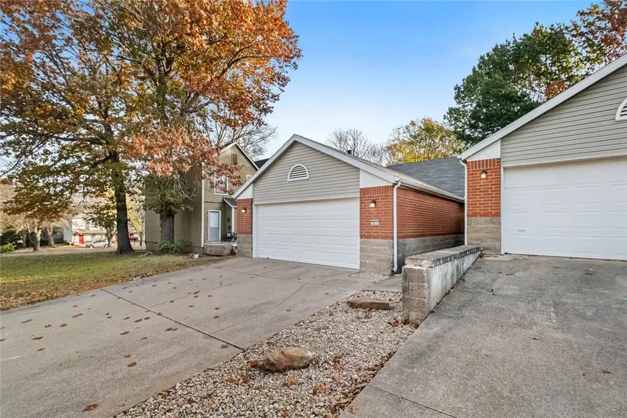 2072 N Kantz Lane, Fayetteville, AR 72703 - Image #2