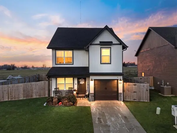 2402 S D Street, Rogers, AR 72758