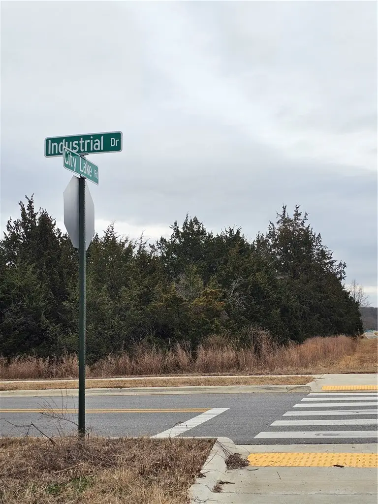 S City Lake Road, Fayetteville, AR 72701 - Image #1