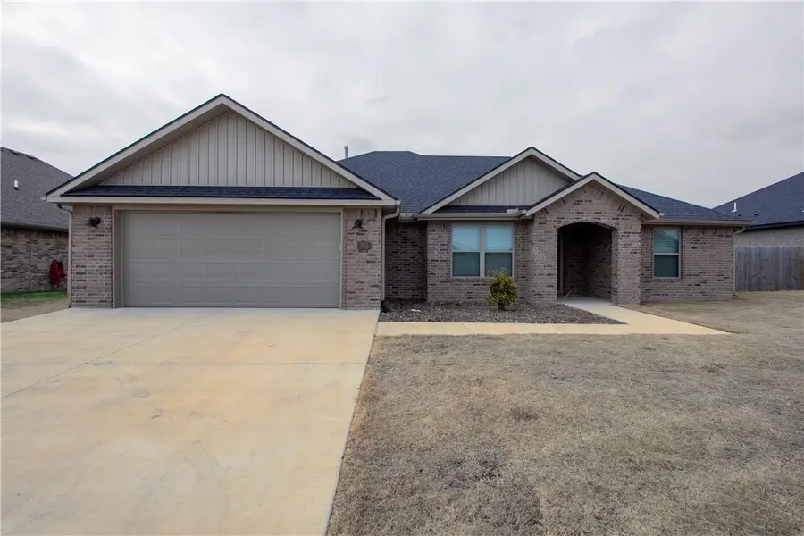 305 Pin Oak Street, Gentry, AR 72734 - #2