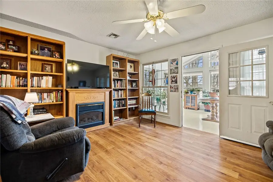 1202 W Red Oak Street, Stilwell, OK 74960 - #3