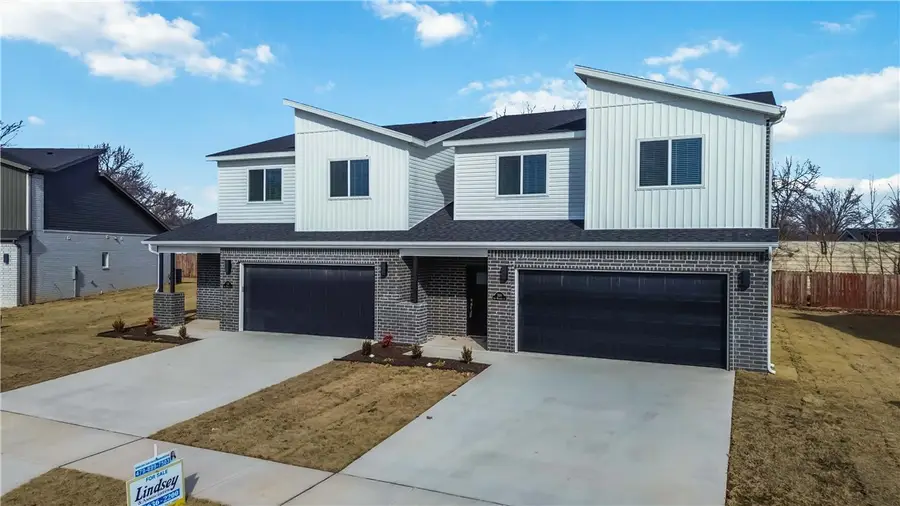 704 & 706 Sun Meadows Loop, Centerton, AR 72719 - Image #3