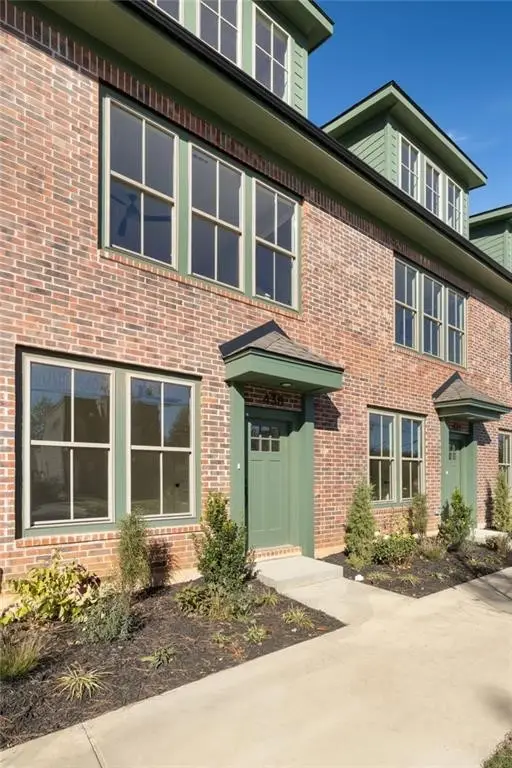 446 E Martin Luther King Jr Boulevard, Fayetteville, AR 72701 - Image #3