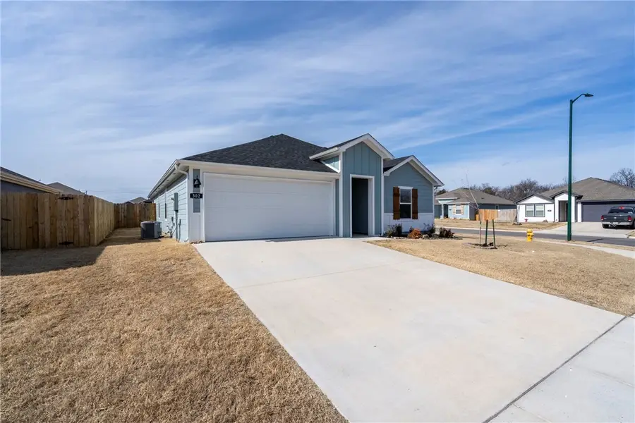 302 E Seville Street, Siloam Springs, AR 72761 - #2