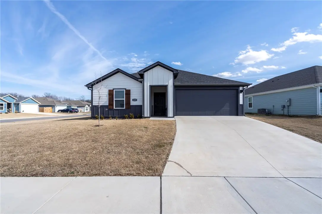 2009 N Fleetwood Lane, Siloam Springs, AR 72761 - #1
