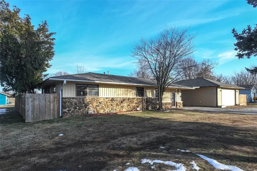 809 S Elm Street, Siloam Springs, AR 72761 - #3