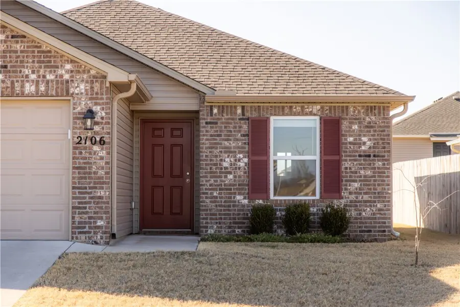 2106 E Annette Drive, Siloam Springs, AR 72761 - #2