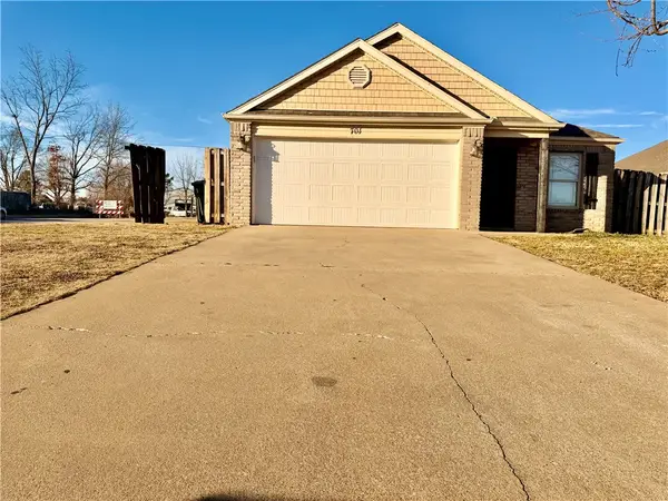 701 E Bonnie Lane, Rogers, AR 72758