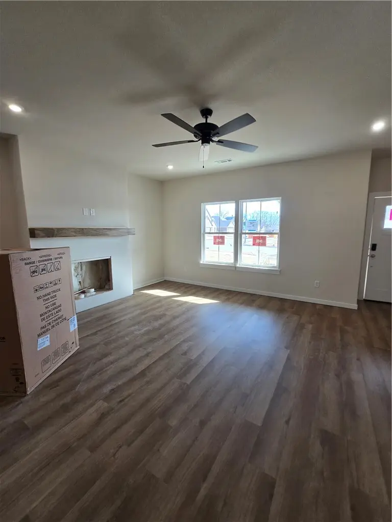 403 W Hondo Street, Siloam Springs, AR 72761 - #3