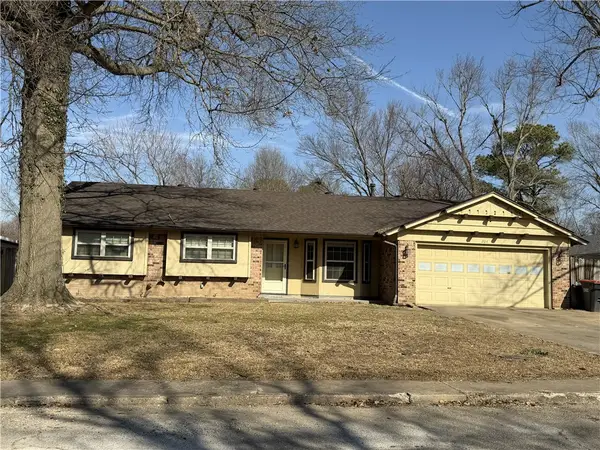 204 E Henson Avenue, Springdale, AR 72764