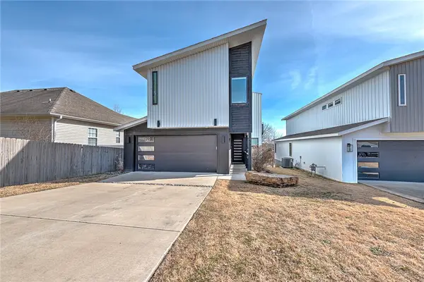 45 S Happy Hollow Road, Fayetteville, AR 72701