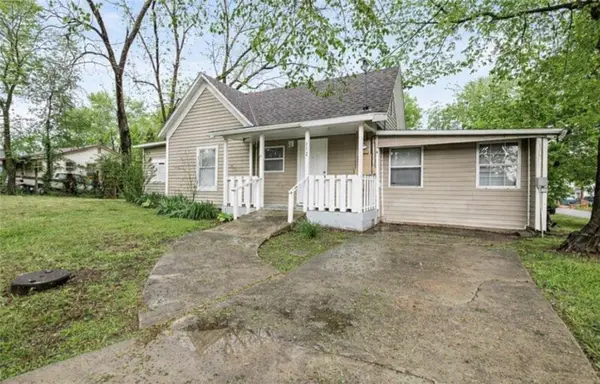 112 SW 4th Avenue, Gravette, AR 72736