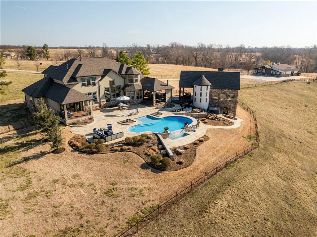 887 1st Avenue, Gentry, AR 72734 - #1