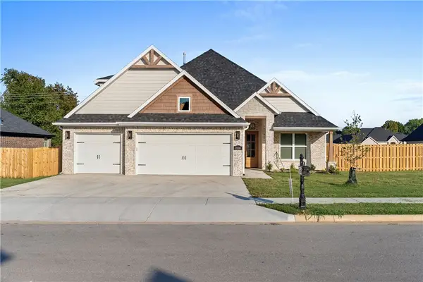 1130 Canyon Maple Street, Centerton, AR 72719