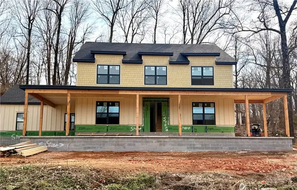 1902 N Double Springs Road, Fayetteville, AR 72704