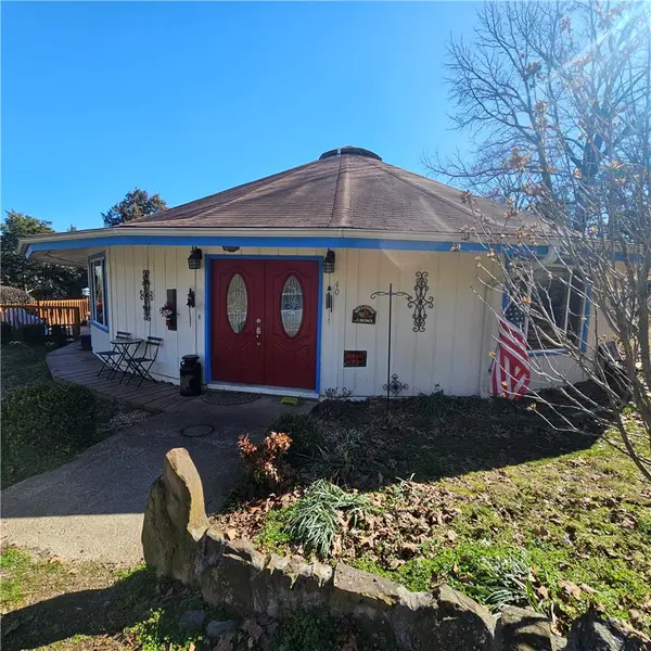 40 E Pless Place, Russellville, AR 72802