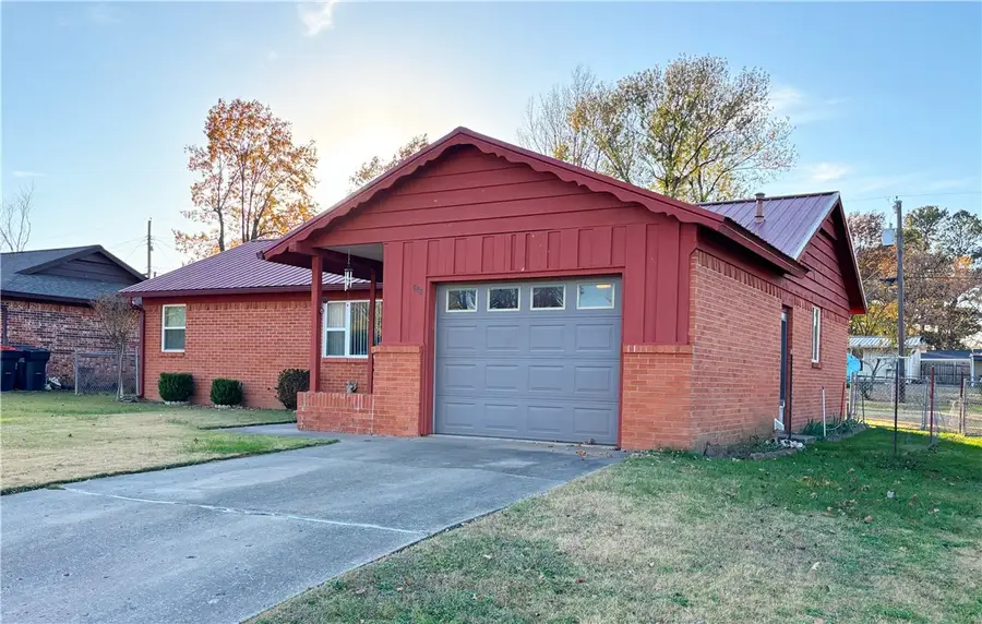 806 Gwenn Street, Springdale, AR 72762 - #2