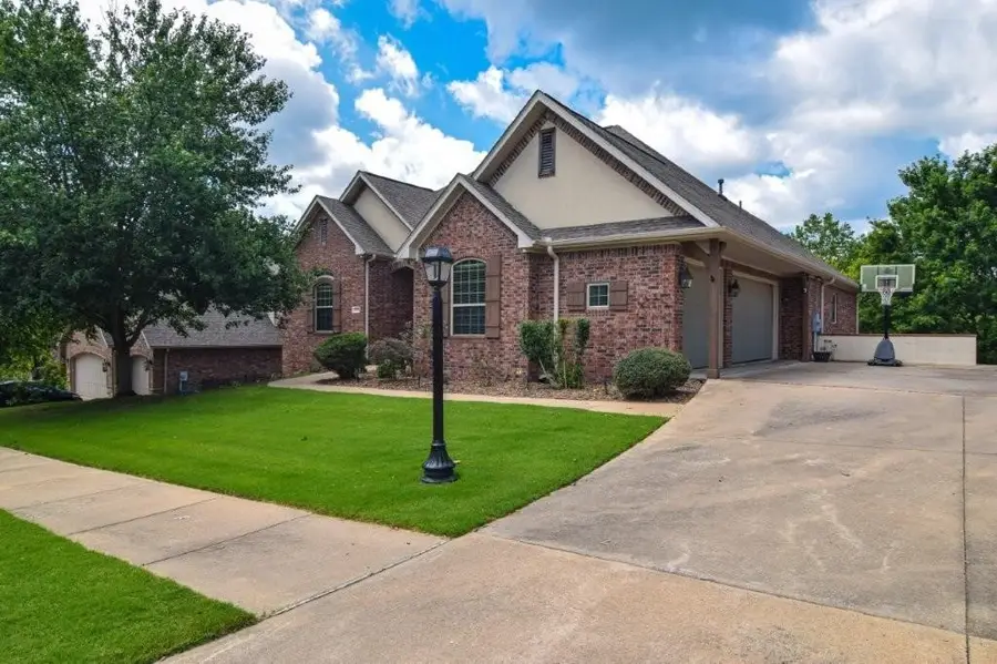 3703 NW Mountainview Road, Bentonville, AR 72712 - #3