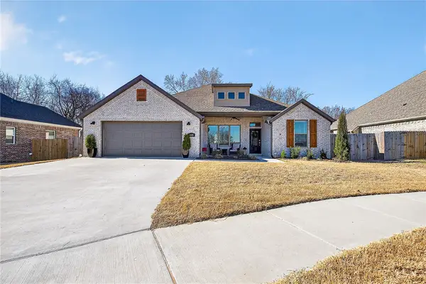 1669 N Pershing Street, Fayetteville, AR 72704