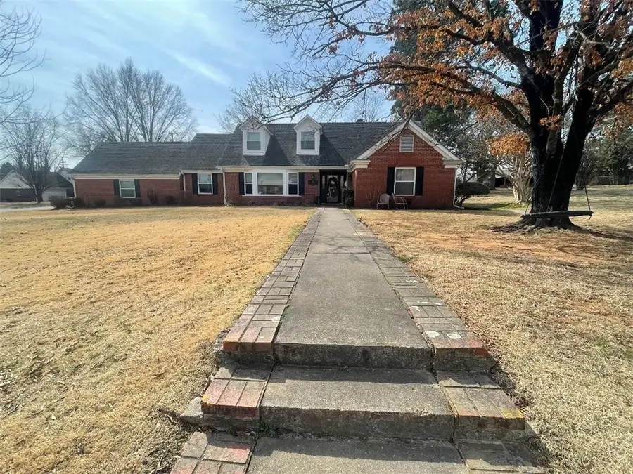 101 S Circle Drive, Clarksville, AR 72830 - #2