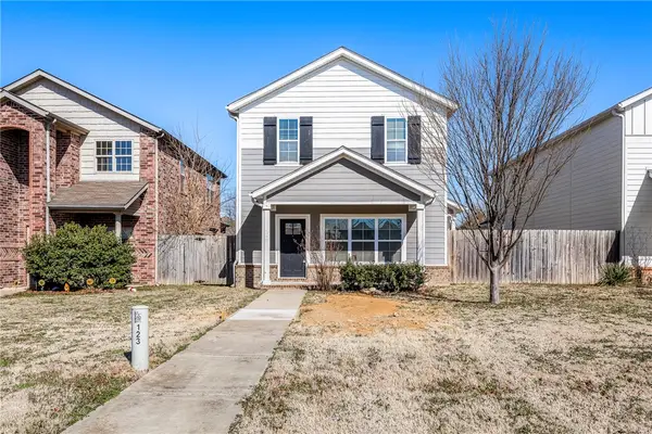 121 Carrington Avenue #B, Lowell, AR 72745