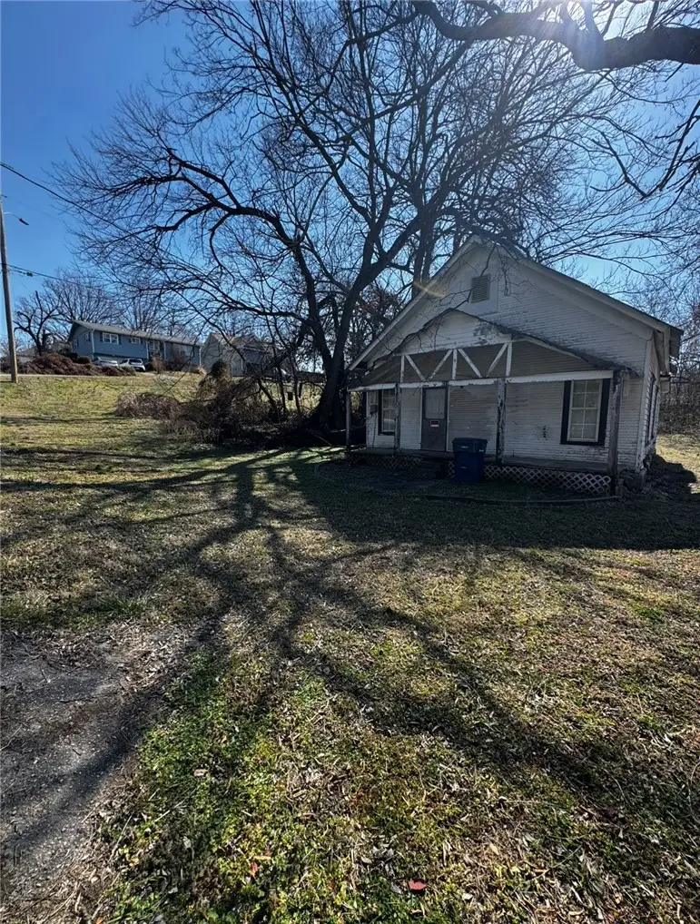 618 Central Street, Siloam Springs, AR 72761 - #2