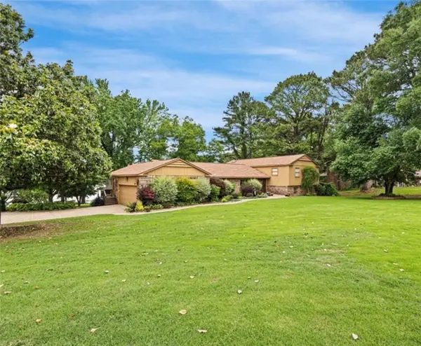 214 N Shore Drive, Russellville, AR 72802