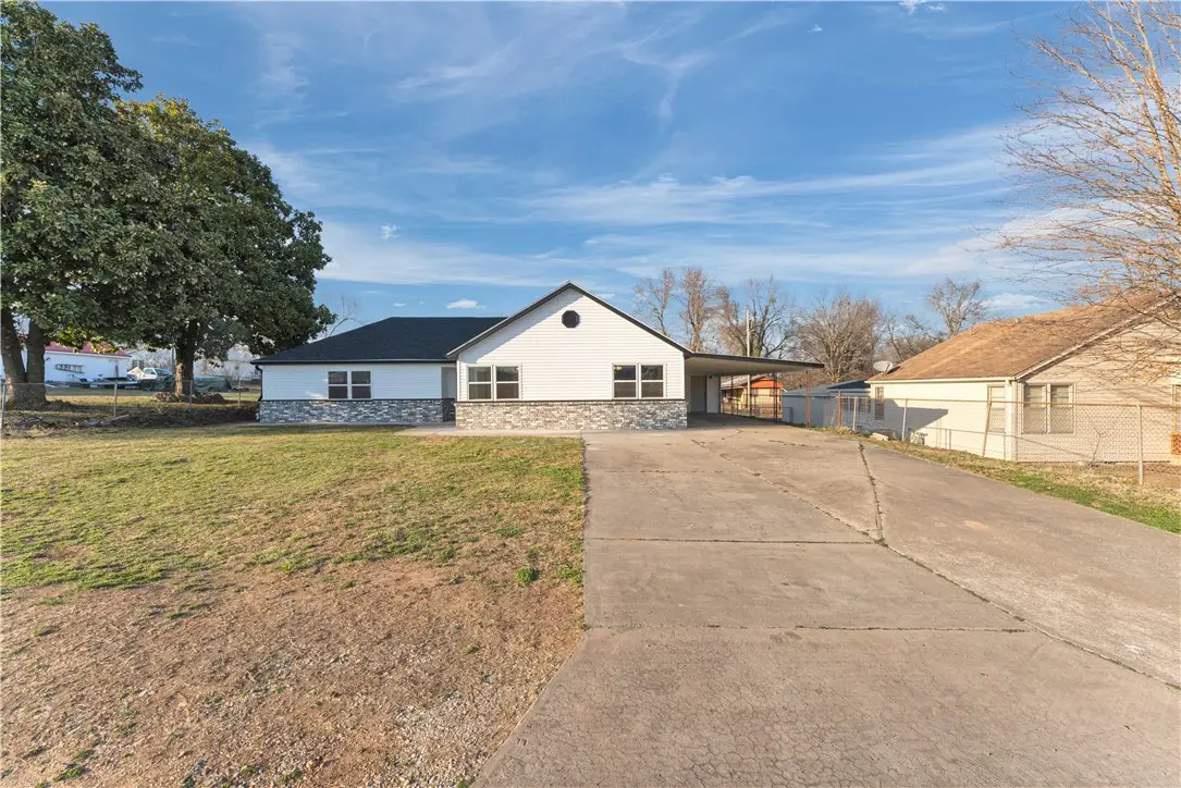 402 Phillips Avenue, Huntsville, AR 72740 - #1