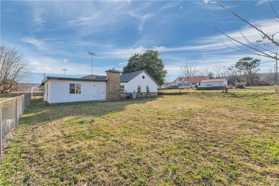 402 Phillips Avenue, Huntsville, AR 72740 - #3