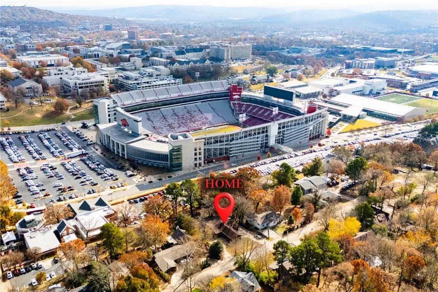 426 N Oliver Avenue, Fayetteville, AR 72701 - #3