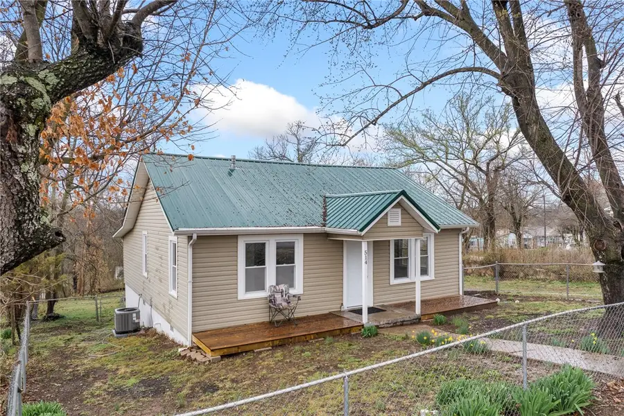 514 S Locust Street, Harrison, AR 72601 - #2