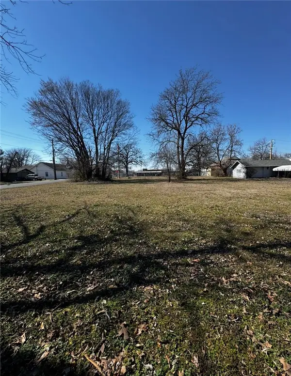 102 W 2nd Street, Gentry, AR 72734