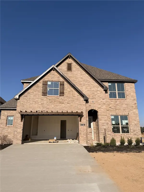 366 Woodsbury Lane, Elm Springs, AR 72728