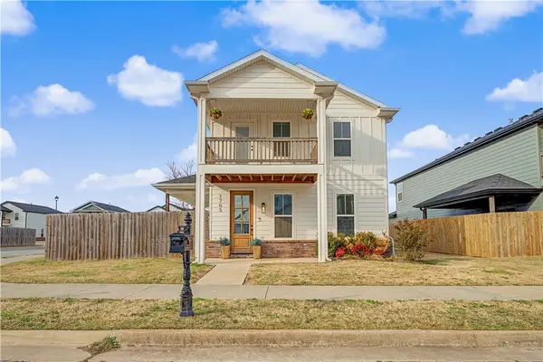 1703 W Broadway Place, Rogers, AR 72758