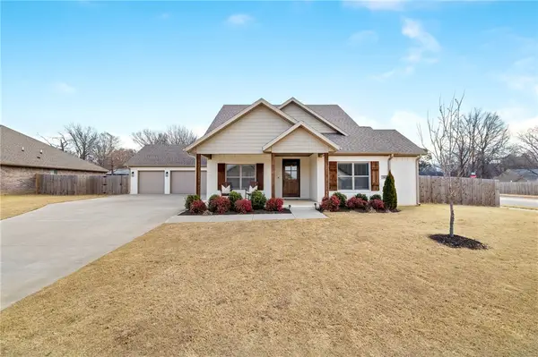 142 N Sheep Dog Avenue, Farmington, AR 72730