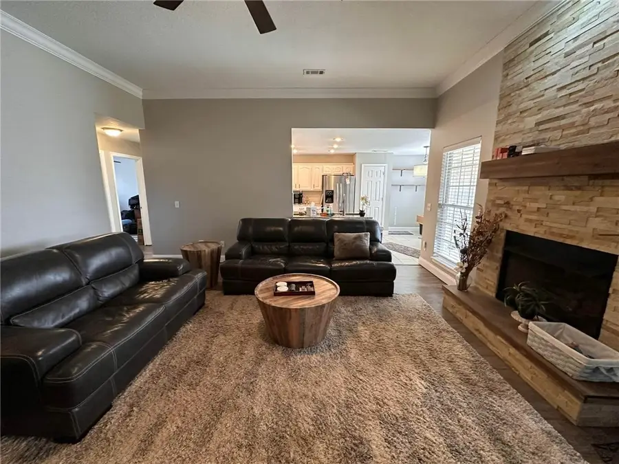 302 E Southpointe Avenue, Rogers, AR 72758 - #2