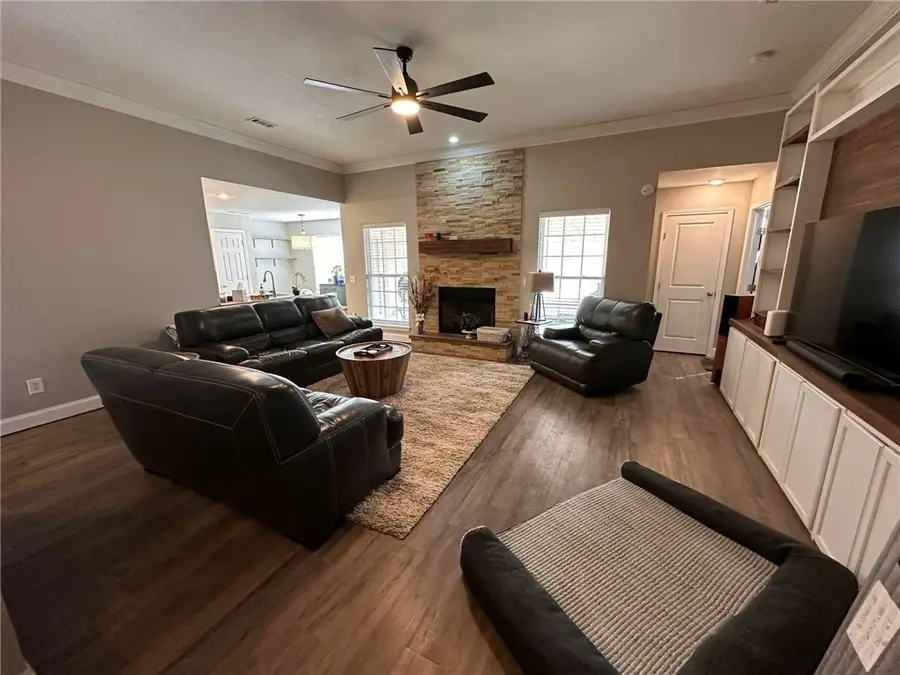 302 E Southpointe Avenue, Rogers, AR 72758 - #3