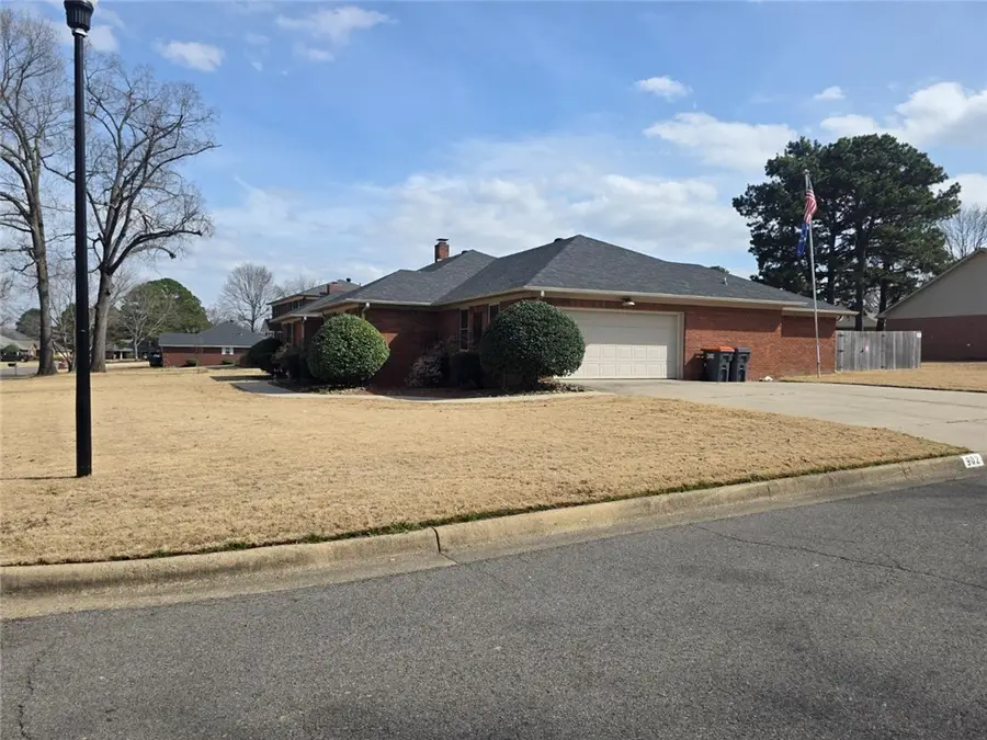 902 Deerfield Ct, Russellville, AR 72801 - #3