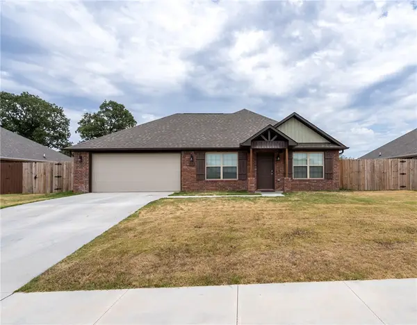 816 Brook Street, Gentry, AR 72734