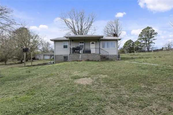 19227 E Black Oak Road, Fayetteville, AR 72701