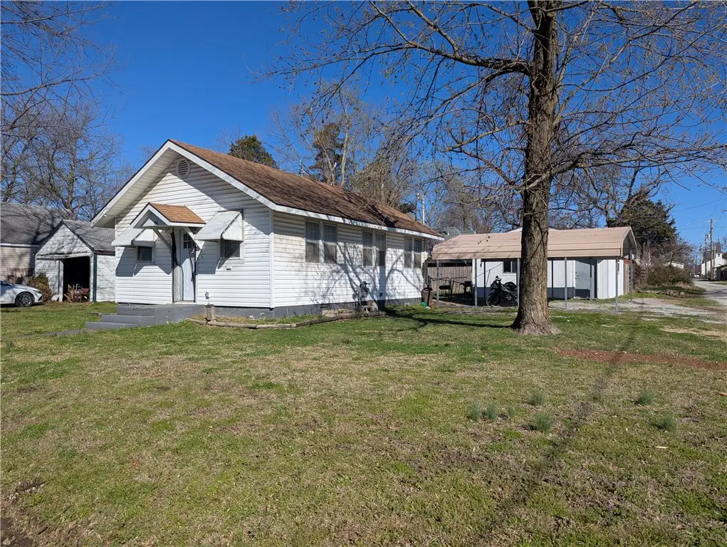 104 W 3rd Street, Gentry, AR 72734 - #1