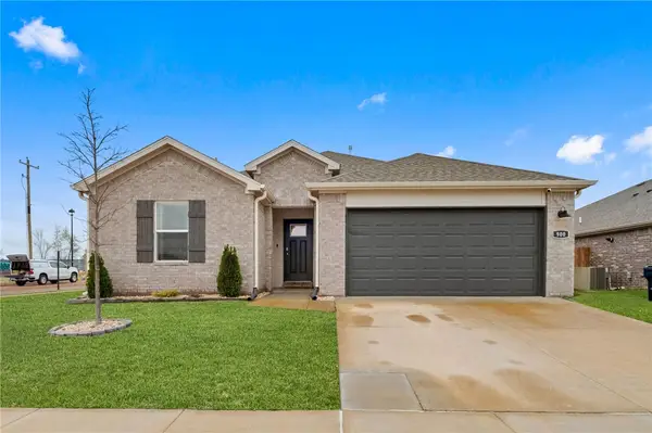 900 W Cottonwood Street, Rogers, AR 72758