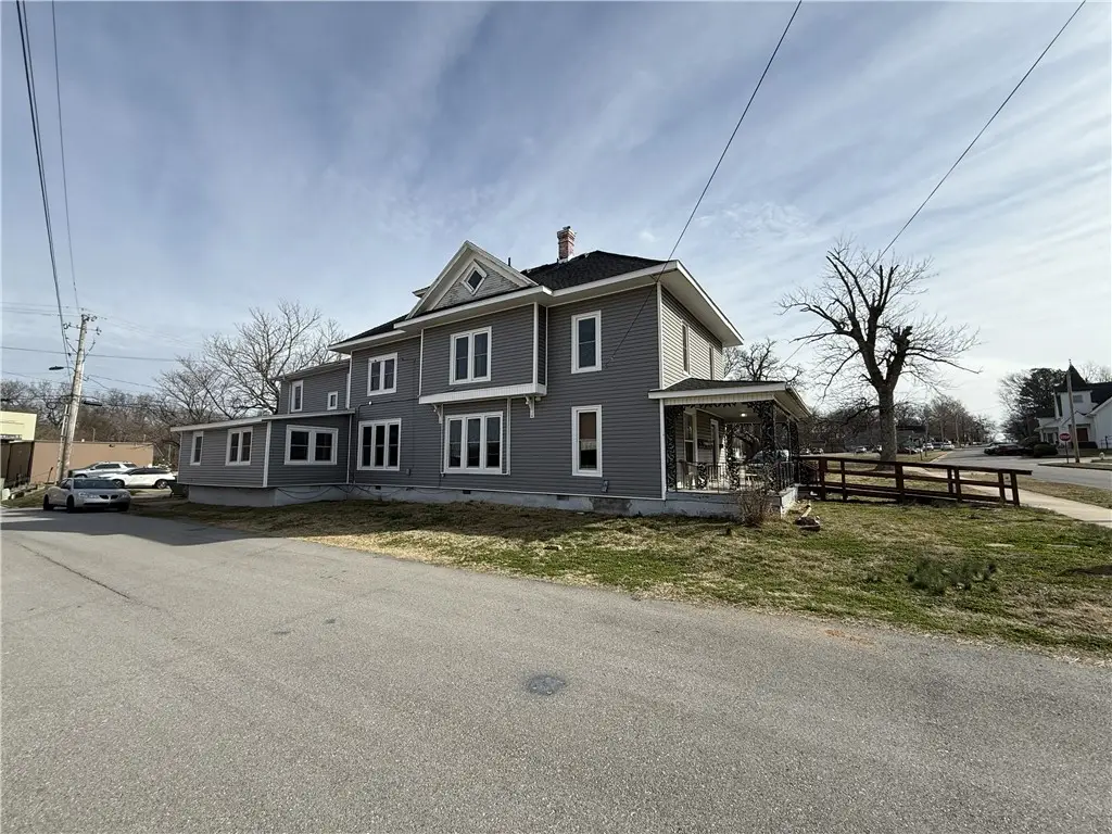 401 E Twin Springs, Siloam Springs, AR 72761 - #1