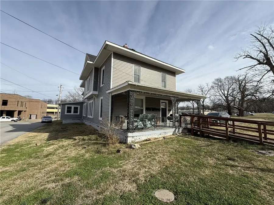 401 E Twin Springs, Siloam Springs, AR 72761 - #3