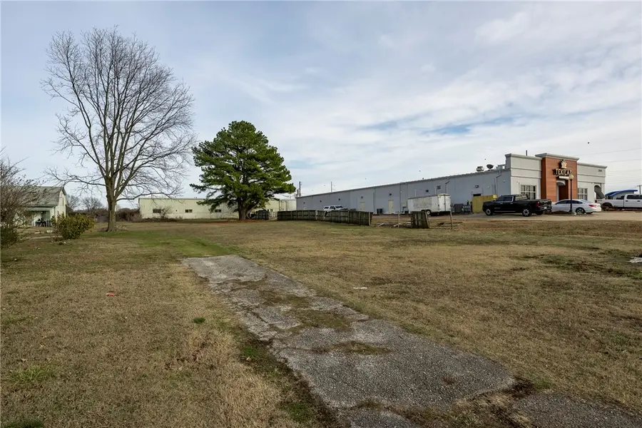 2605 N 2nd Street, Rogers, AR 72756 - #2