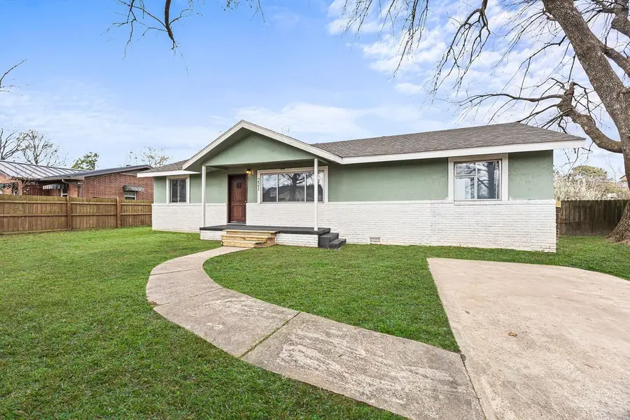 221 W Highland Street, Siloam Springs, AR 72761 - #3