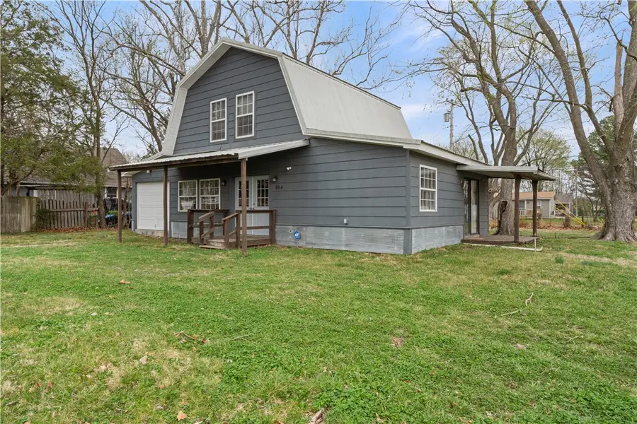 104 N Pine Avenue, Gentry, AR 72734 - #2